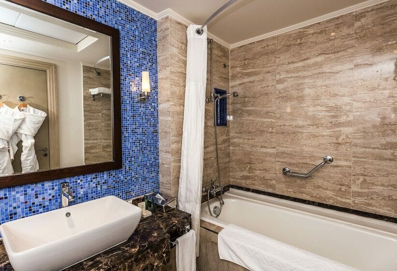 اتاق لوکس با چشم‌انداز دریا, Hilton Marsa Alam Nubian Resort