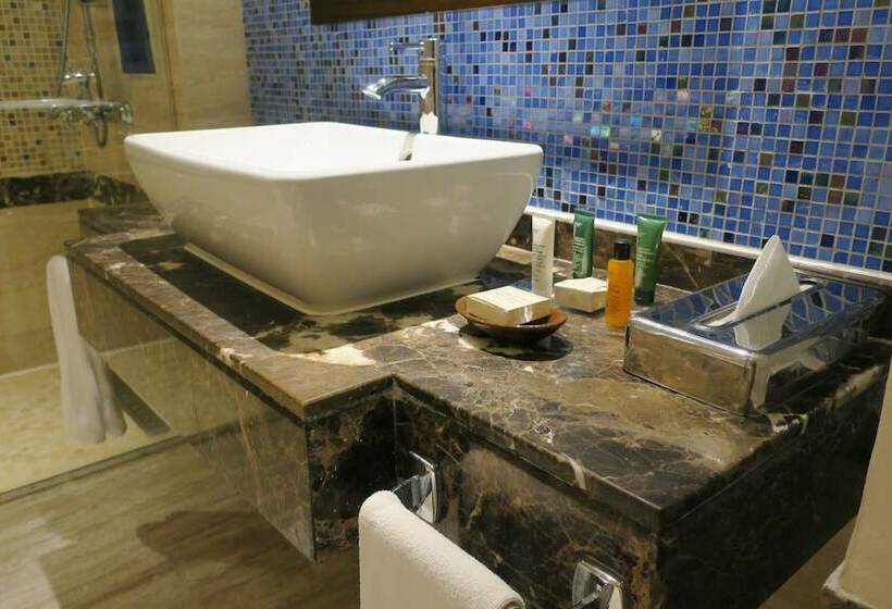 اتاق لوکس با چشم‌انداز دریا, Hilton Marsa Alam Nubian Resort