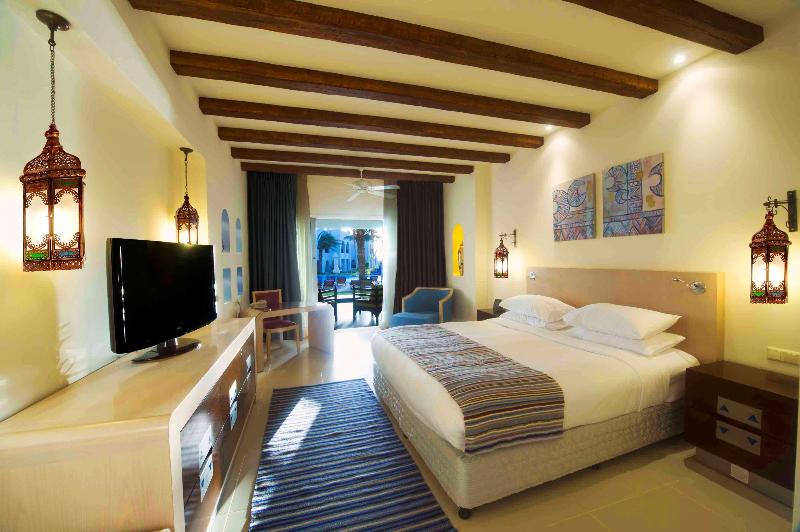 اتاق استاندارد با چشم‌انداز استخر, Hilton Marsa Alam Nubian Resort
