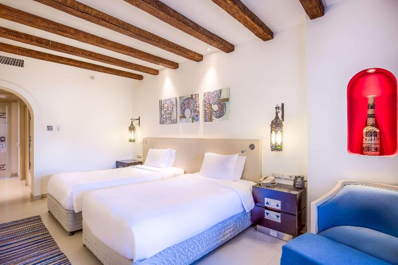 اتاق استاندارد با چشم‌انداز استخر, Hilton Marsa Alam Nubian Resort
