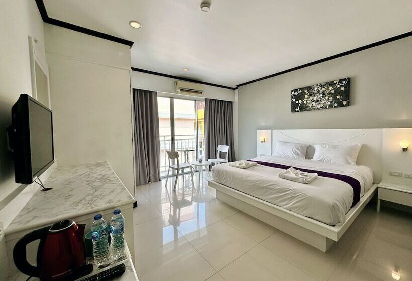 Quarto Superior, Issara Patong Beach