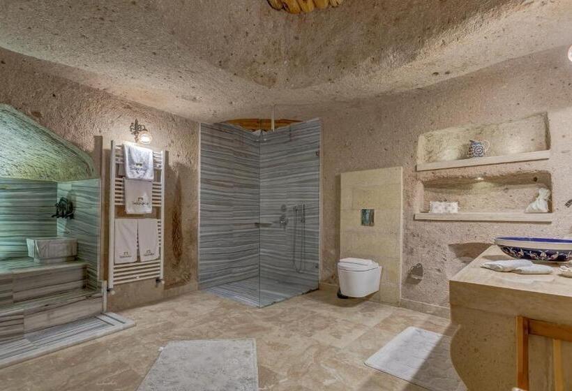 Family Suite, Taskonaklar