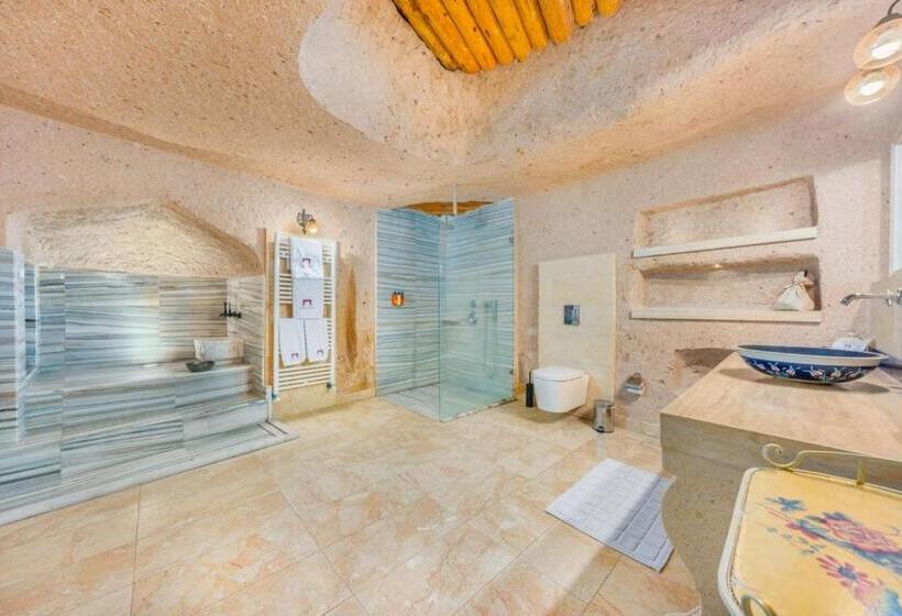 Family Suite, Taskonaklar