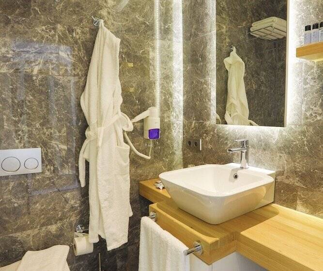 اتاق اساندارد با چشم‌انداز جانبی به دریا, Vita Bella Resort & Spa