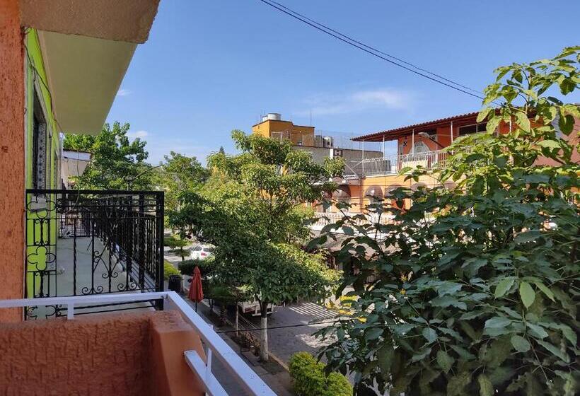 اتاق استاندارد با سرویس بهداشتی مشترک, Hostal Herencia