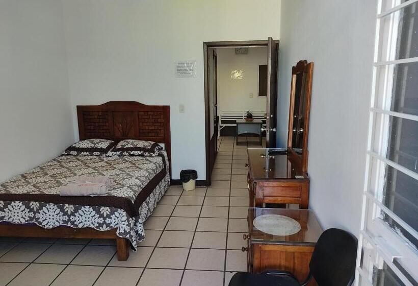 اتاق استاندارد با سرویس بهداشتی مشترک, Hostal Herencia