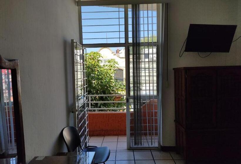 اتاق استاندارد با سرویس بهداشتی مشترک, Hostal Herencia
