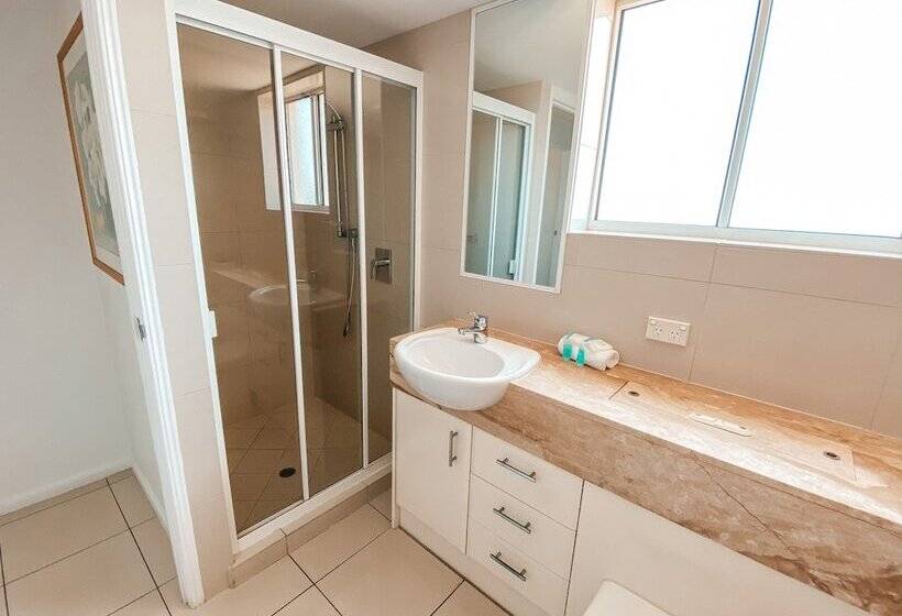 Апартаменты 3 Спальни Боковой Вид на Море, Bargara Blue Resort