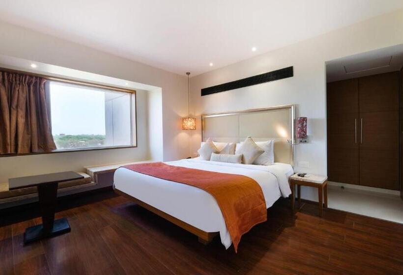 سوییت سوپریور, 7 Apple Hotel Pimpri Pune