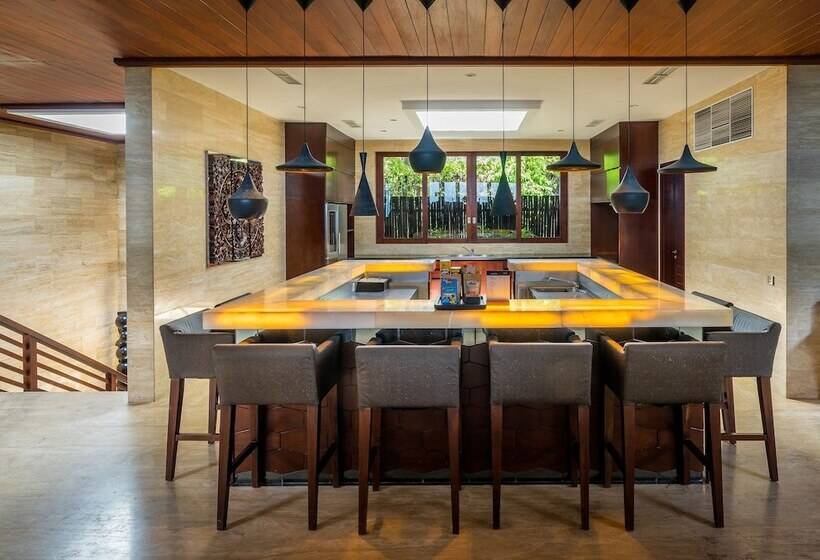 ویلای 5 خوابه, The Edge Bali