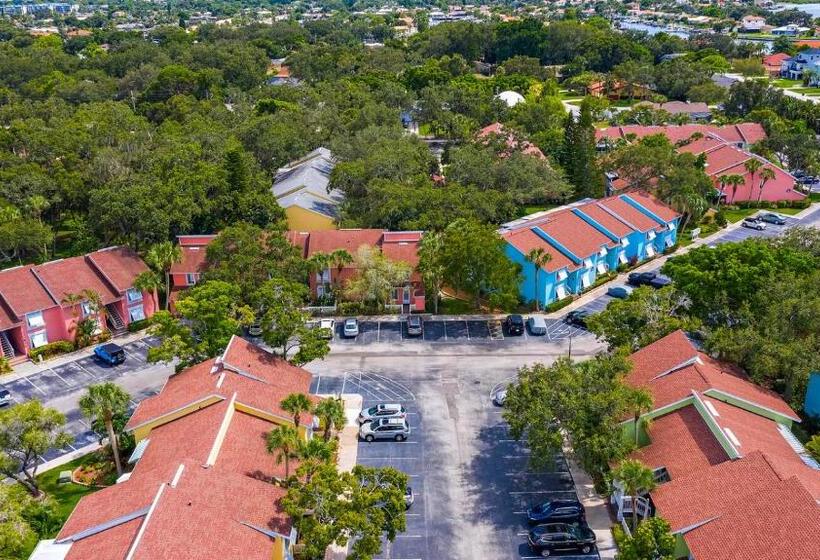 דירת שלושה חדרים, Spacious Coastal Haven 3bd Condo