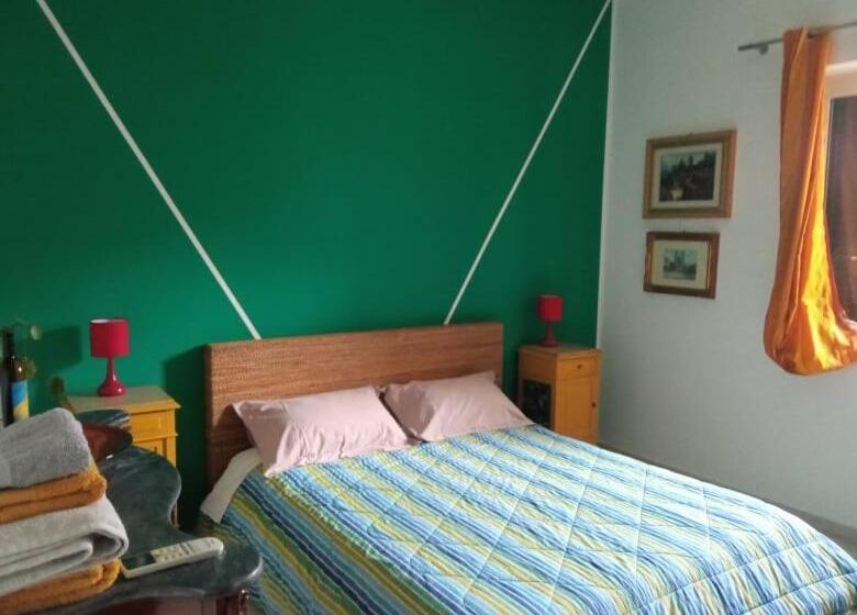 Quarto Estandar Cama King, Lemontree House Bacoli