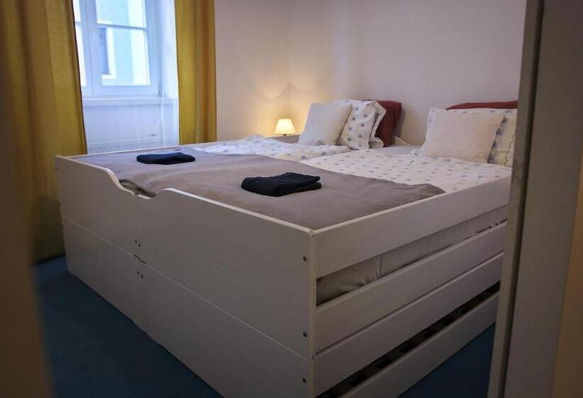 基本三人间, Gran Hostel