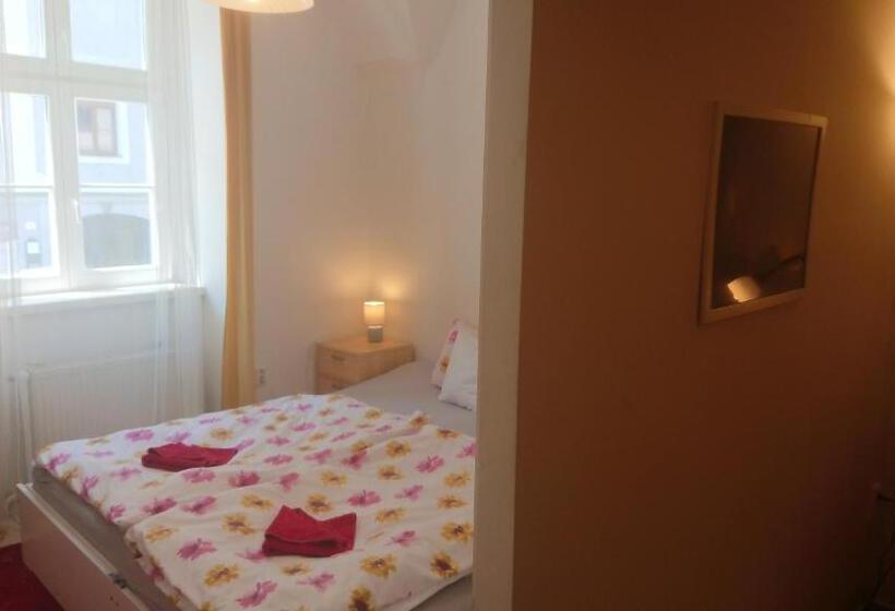 Quarto Triplo Basic, Gran Hostel