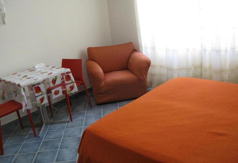 استودیوی استاندارد, Lions Residence