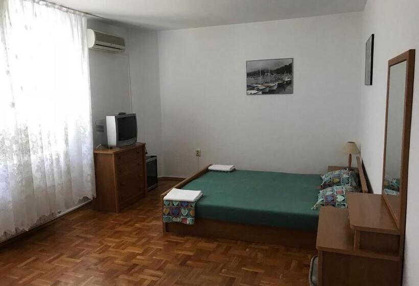 غرفة قياسية, Milena`s House