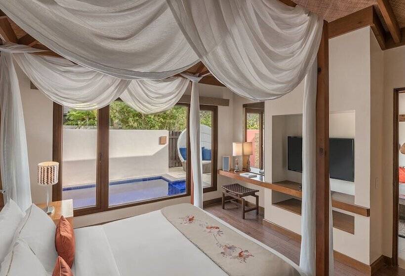 Вилла с 1 спальней и бассейном, Crimson Resort And Spa   Mactan Island, Cebu