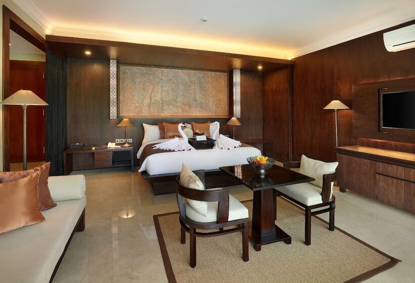 Люкс Вид на Бассейн, Royal Kamuela Villas & Suites At Monkey Forest, Ubud