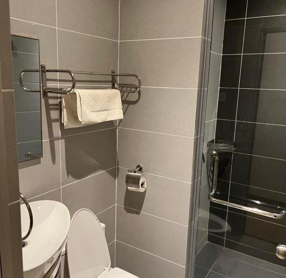 اتاق استاندارد با چشم‌انداز استخر, White Lodge