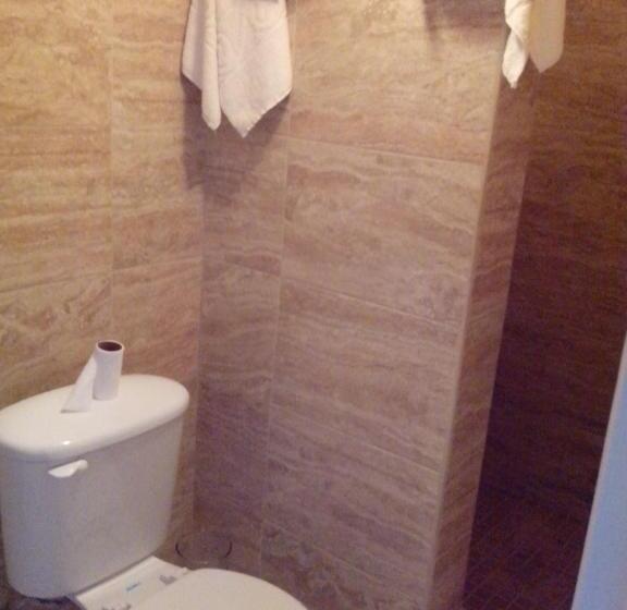 اتاق استاندارد چهار تخته, La Vid Posada Inn