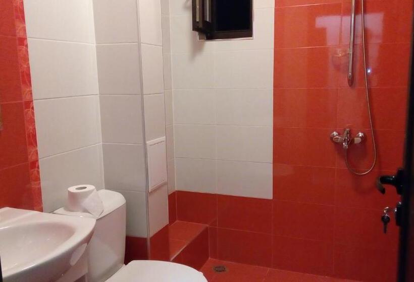 Quarto Triplo Estandar, Guesthouse White Margarit