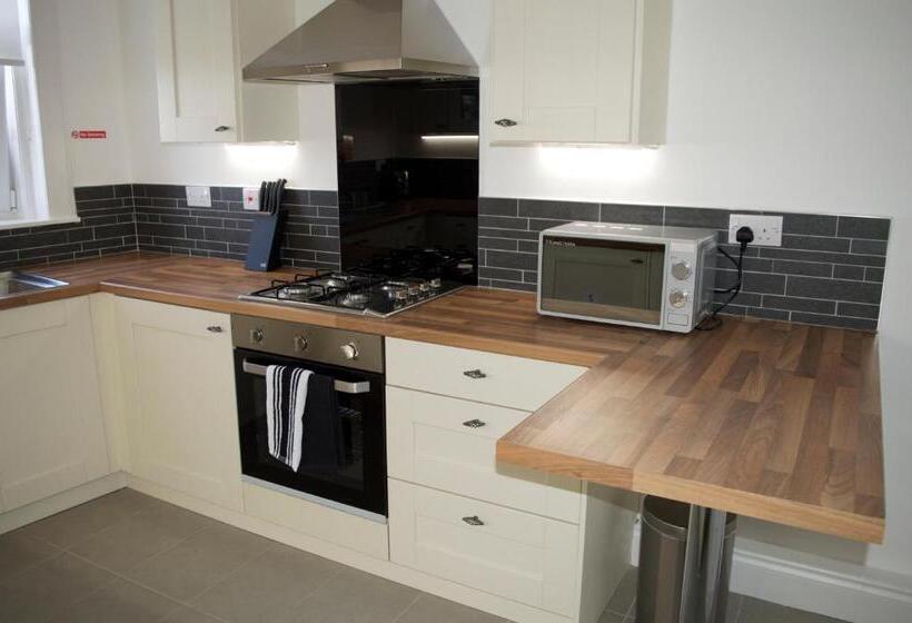 Quarto Familiar, Maze Serviced Apartment
