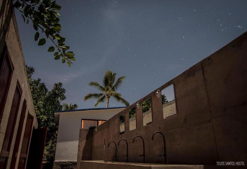 ルームシェアのワンベッド, Todos Santos Hostel Super Fast And Stable Satellite Wifi