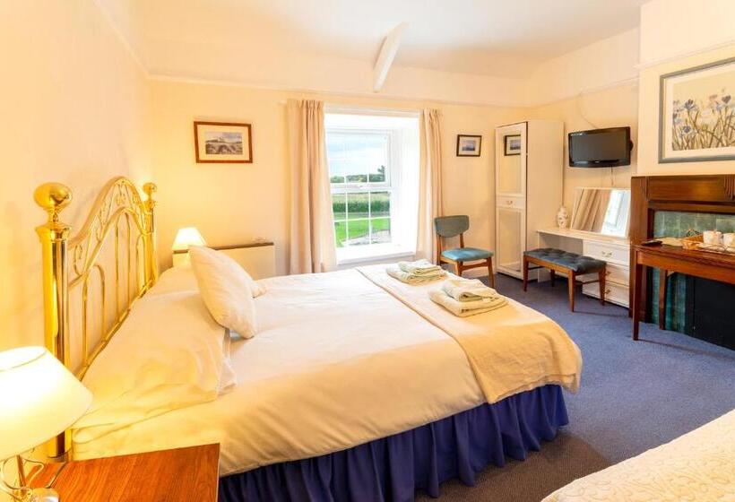 Семейный Номер, Blue Bell Inn
