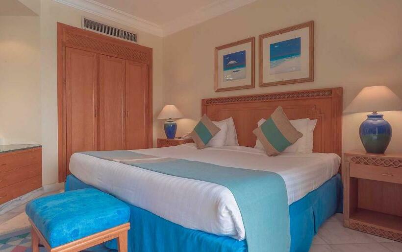 اتاق سوپریور با چشم‌انداز جانبی دریا, Old Palace Resort Sahl Hasheesh