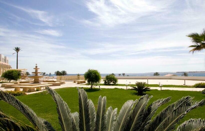 اتاق سوپریور با چشم‌انداز جانبی دریا, Old Palace Resort Sahl Hasheesh