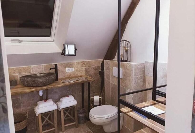 Номер Deluxe с Балконом, La Maison Bleue