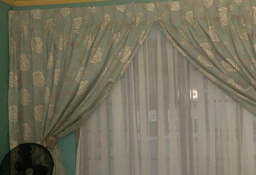 اتاق لوکس, Oleratong Guest House