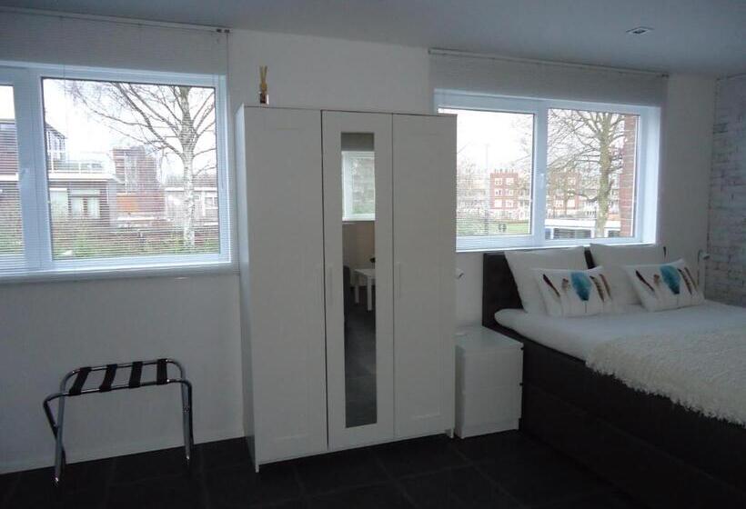 اتاق لوکس با چشم‌انداز باغ, B&b Sloterpark
