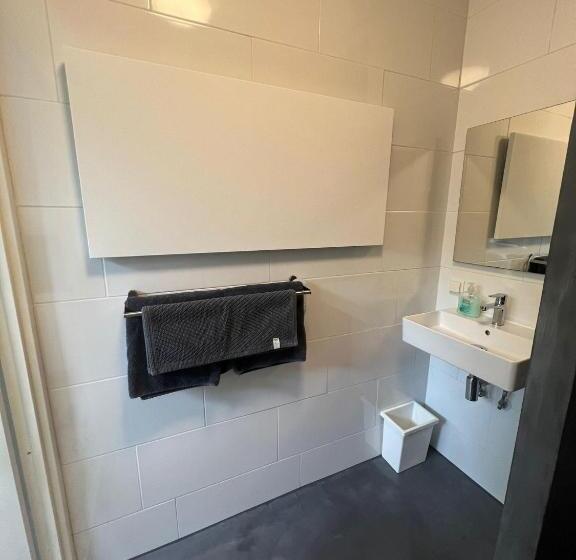 اتاق لوکس با چشم‌انداز باغ, B&b Sloterpark