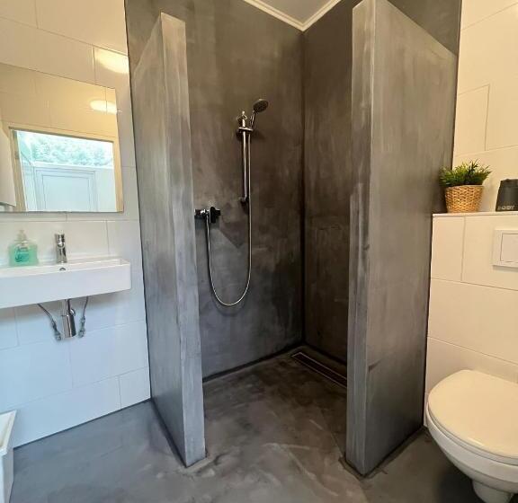 اتاق لوکس با چشم‌انداز باغ, B&b Sloterpark