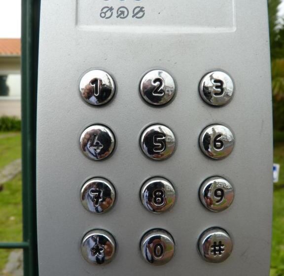 Полулюкс Вид на Горы, Azores Holidays House  B&b   Suites   Self Check In Keyboard