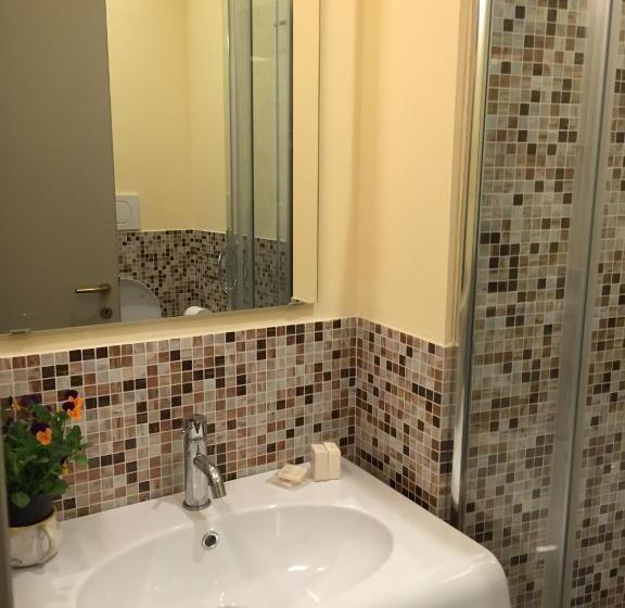 اتاق لوکس با چشم‌انداز شهر, Guesthouse Via Di Gracciano   Adults Only