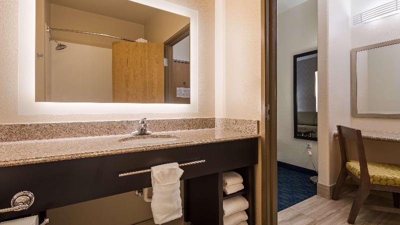 سوئیت با تخت بزرگ, Best Western Plus Tulsa Inn & Suites