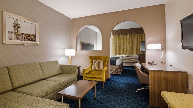 سوئیت با تخت بزرگ, Best Western Plus Tulsa Inn & Suites
