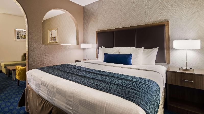سوئیت با تخت بزرگ, Best Western Plus Tulsa Inn & Suites