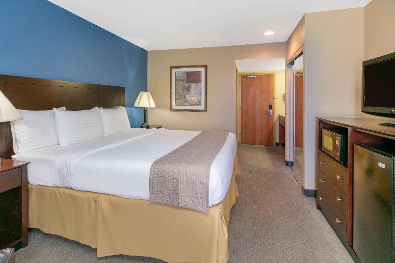 اتاق استاندارد با تخت بزرگ, Days Inn By Wyndham Tulsa Central