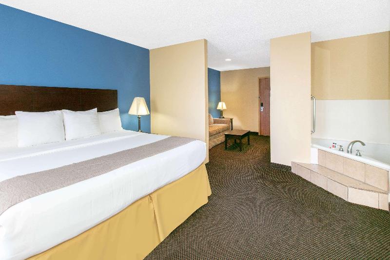 اتاق استاندارد با تخت بزرگ, Days Inn By Wyndham Tulsa Central