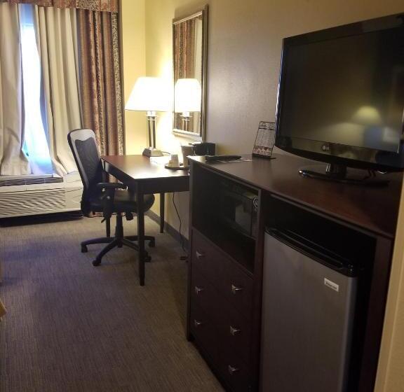 اتاق استاندارد با تخت بزرگ برای معلولان, Days Inn By Wyndham Tulsa Central