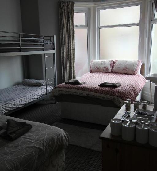 Семейный Номер Совместный Санузел, Jesmond International