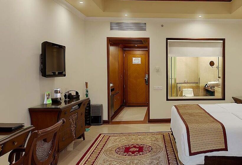 اتاق کلاب, Mayfair Lagoon