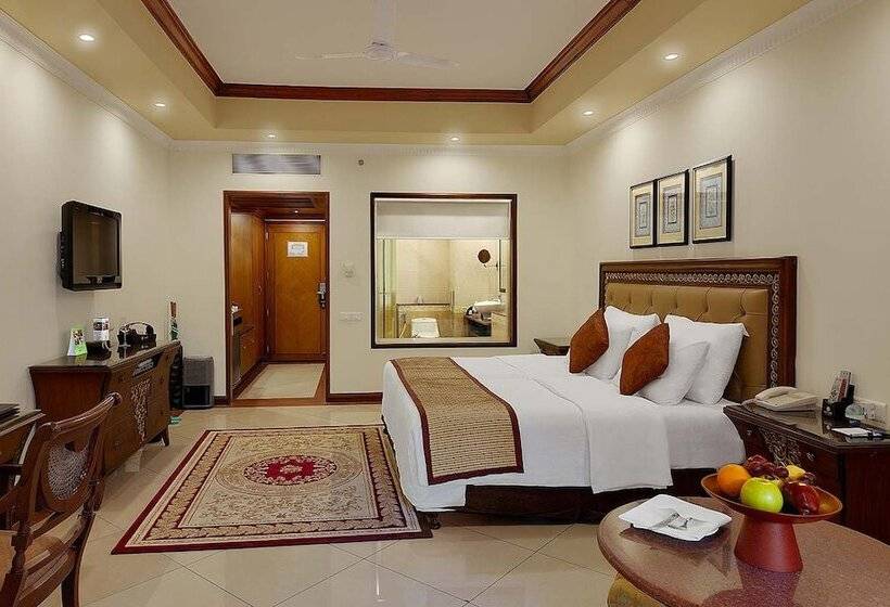 اتاق کلاب, Mayfair Lagoon