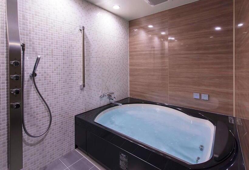 스위트 킹사이즈 침대, Piena Kobe