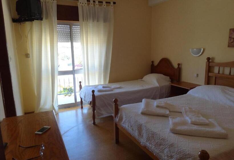 اتاق استاندارد سه تخته با بالکن, Residencial Espadinha