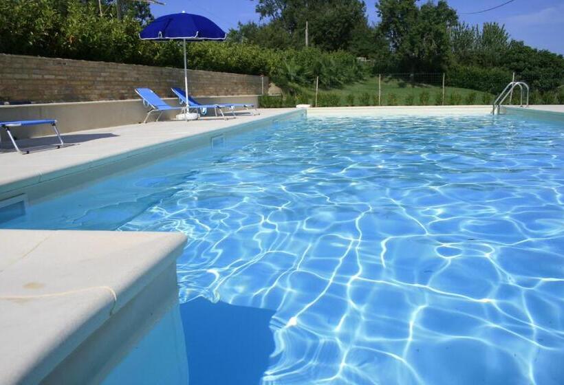 Номер Стандарт Вид на Бассейн, Agriturismo Fara