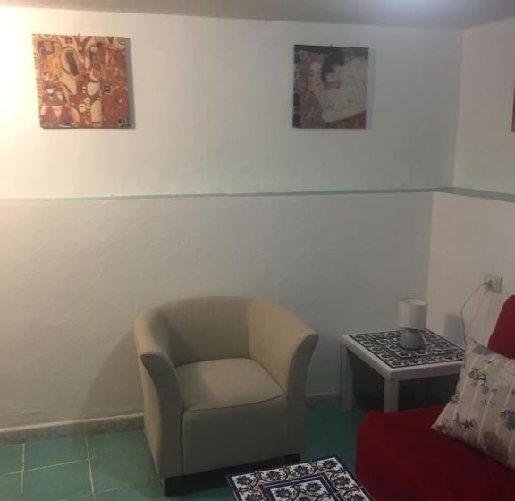 Apartamento 1 Dormitório com Sacada, Tovimar Apartments